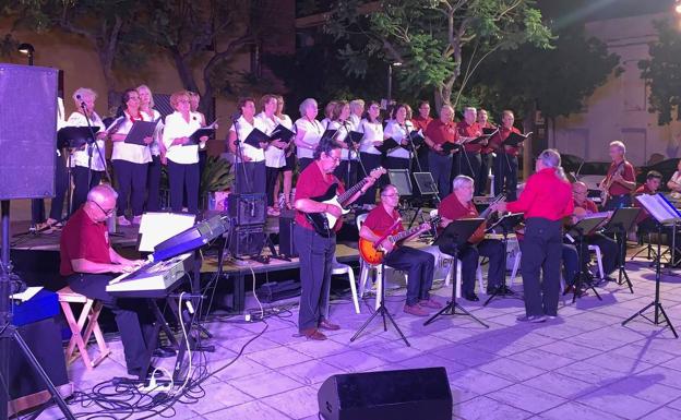 Las Plazas en Movimiento comienzan en la del Alcalde José González Barreno con 'Voces con Solera'