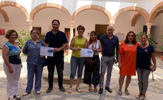 La Noche en Blanco convertirá la piscina municipal en un mini parque de acuático por una buena causa