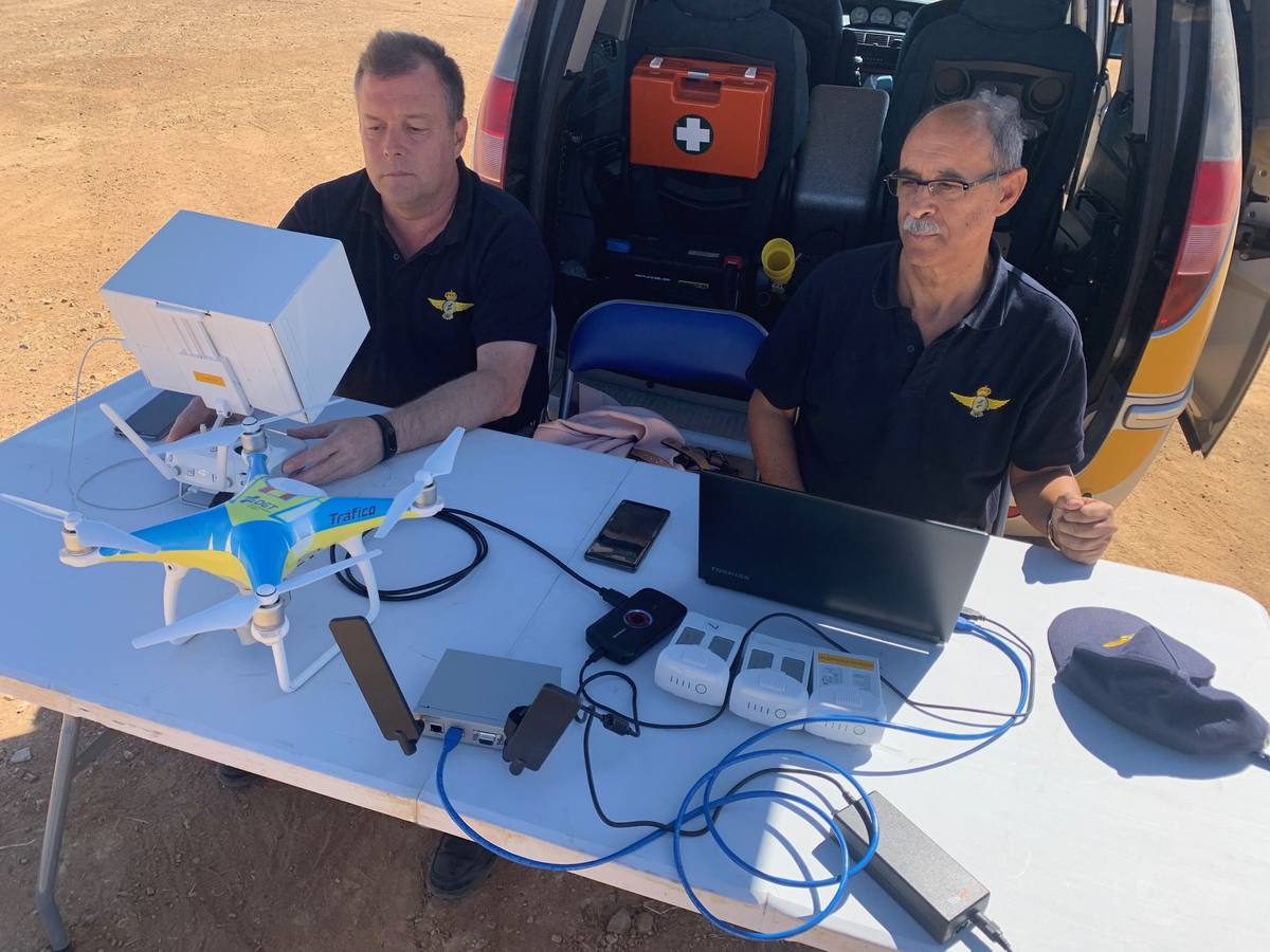 Un dron vigiló por primera vez el tráfico y la seguridad de la FIG controlado por dos pilotos de Unidad de Medios Aéreos de la Dirección General de Tráfico