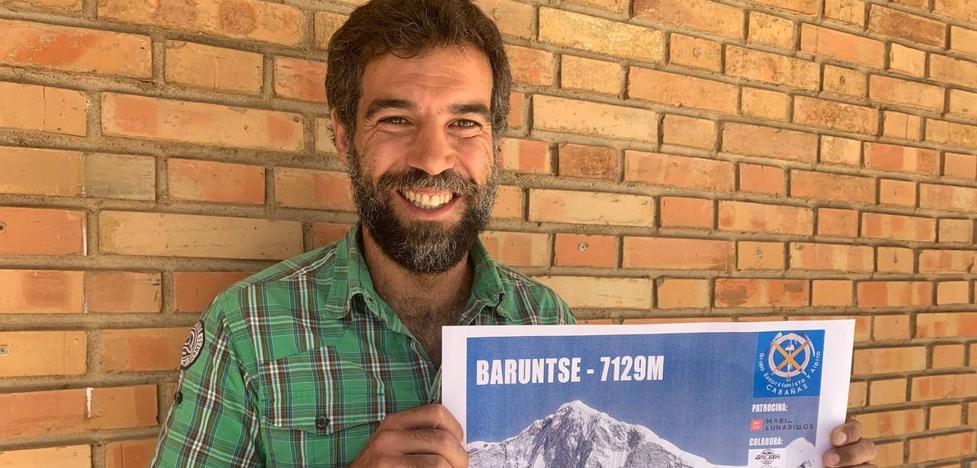 El montañista David Barrena podría ser el primer extremeño en coronar el pico Baruntse de 7.129 metros de altura