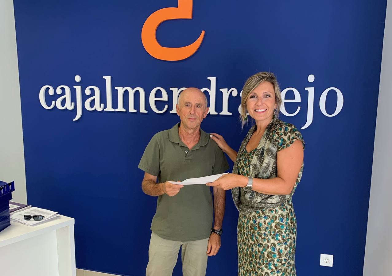 Los alumnos de la Escuela Oficial de Idiomas en riesgo de exclusión podrán beneficiarse de las becas de Caja Almendralejo