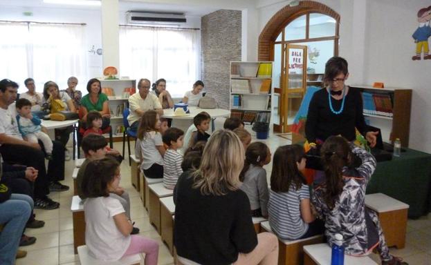 Grandes y pequeños lectores conmemorarán el Día de la Biblioteca con la narradora María Fraile