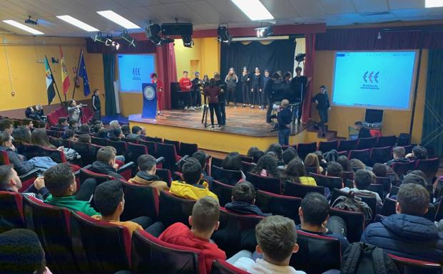 Los alumnos del Cristo del Rosario se acercan al mundo audiovisual gracias al VIII Foro