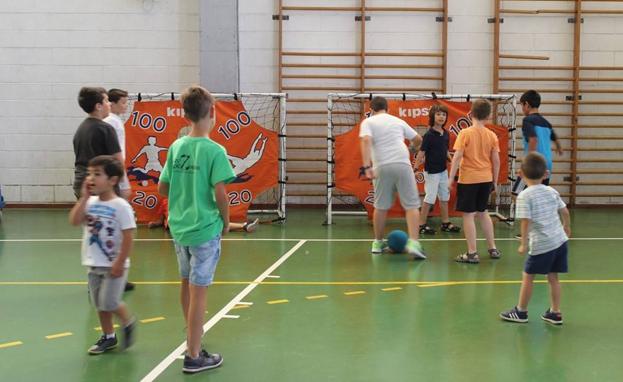 Las Escuelas Deportivas Municipales de Base aumentan el número de usuarios con 1.043 inscripciones