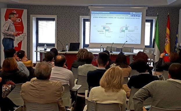 El CID de Zafra acogió una charla informativa sobre accesibilidad en el urbanismo