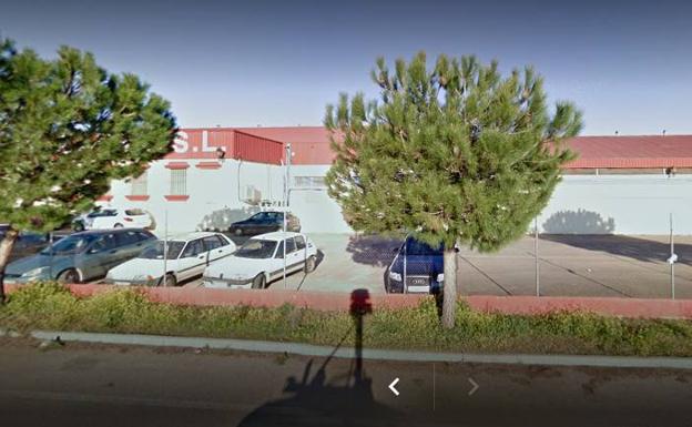 Herido un trabajador en Zafra al sufrir una caída desde lo alto de la cabina de un camión