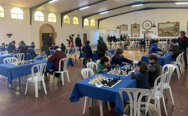 APNASUREX celebró su primer torneo infantil de ajedrez Jaque al T.E.A.'
