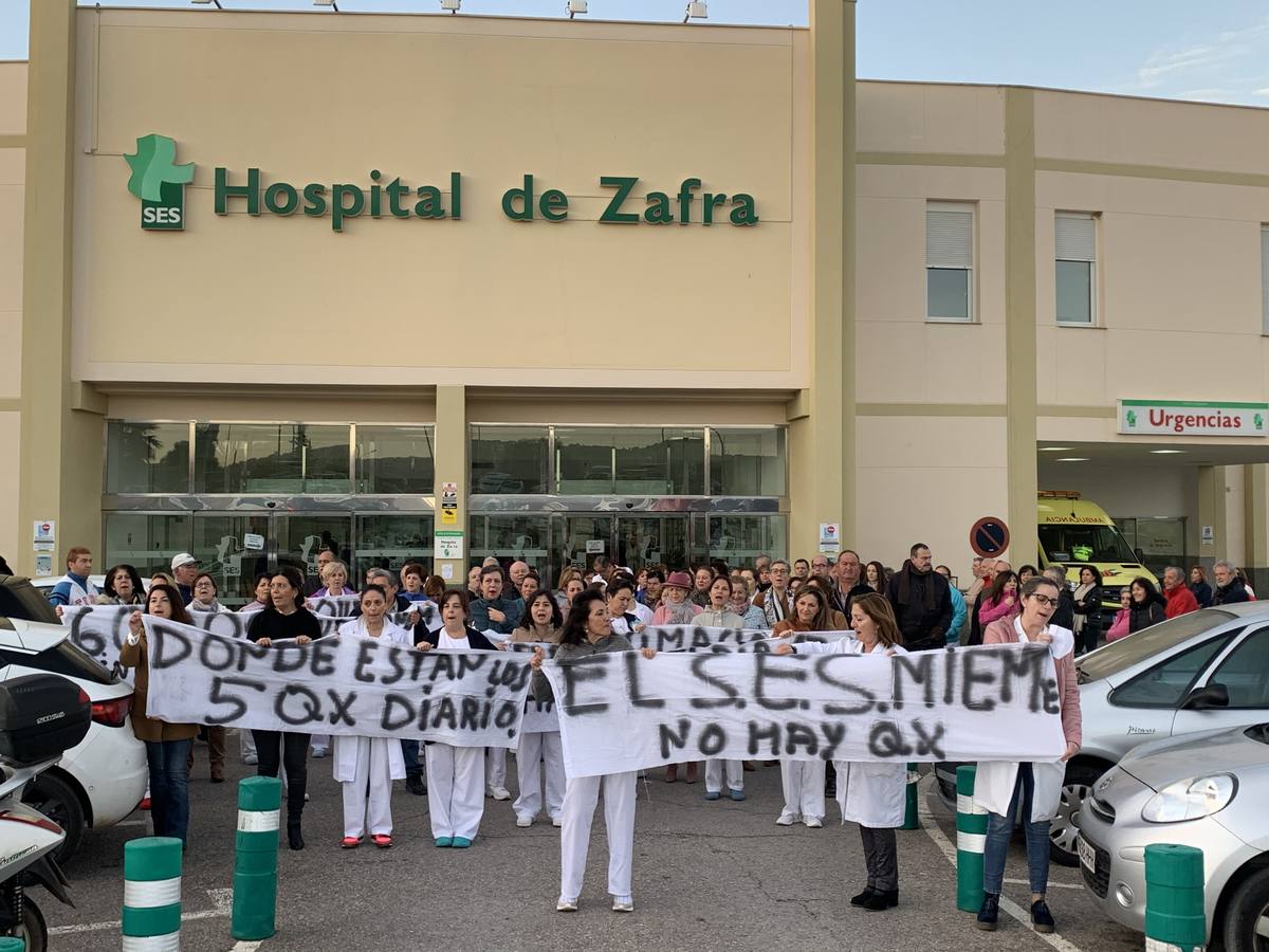 El director gerente del SES insiste en que la situación de los servicios del Hospital de Zafra que se reivindican es «coyuntural» y todo podría volver a la normalidad en marzo