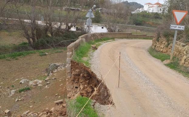 El camino de Valdelagrulla aún tardará tiempo en ser arreglado para garantizar la seguridad