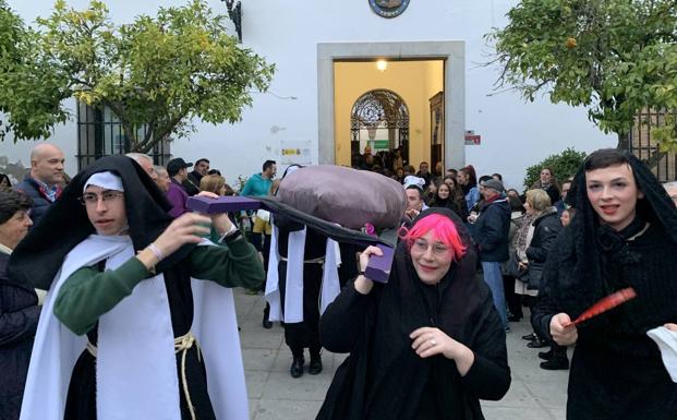 El Entierro de la Sardina clausura uno de los Carnavales más participativos