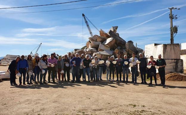 Alumnos de la EOI de Zafra y los de la Academia Sénior de Estremoz se encuentran tras haberse escrito durante el curso