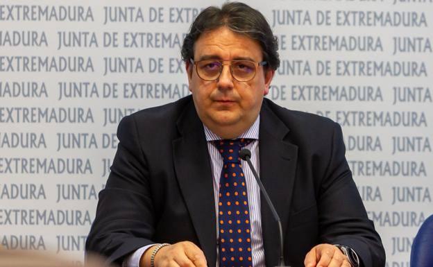 El consejero de Sanidad asegura que con el Hospital de Zafra se ha generado una «alarma innecesaria»