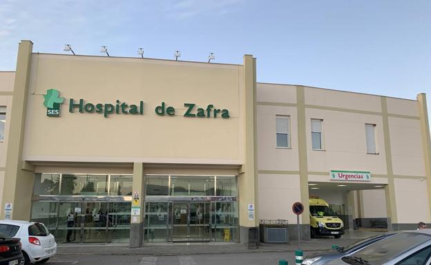 La Plataforma en Defensa del Hospital de Zafra y el alcalde se reúnen en un ambiente cordial aunque continúan las discrepancias