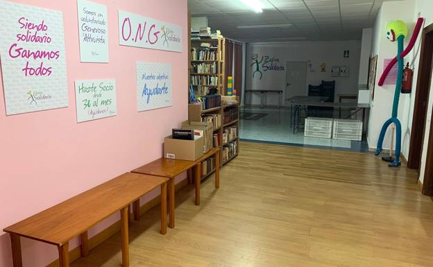 Zafra Solidaria cierra todos sus servicios y solo entregará a las personas que atiende bolsas de alimentos los viernes