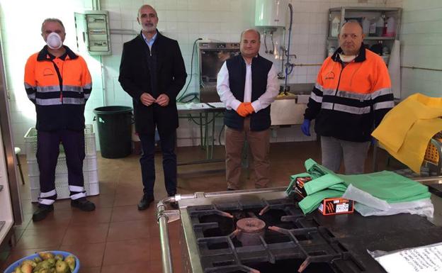 El Ayuntamiento ha iniciado el reparto de comida a domicilio para 52 escolares