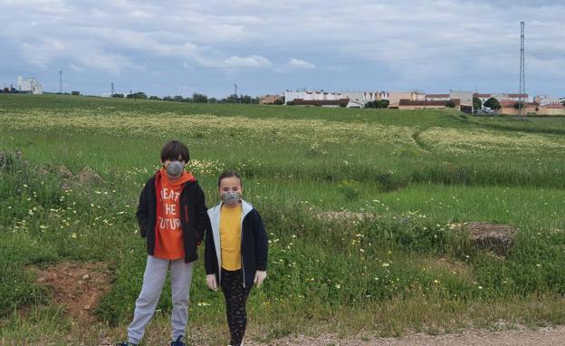 Los niños salen a la calle tras siete semanas de confinamiento