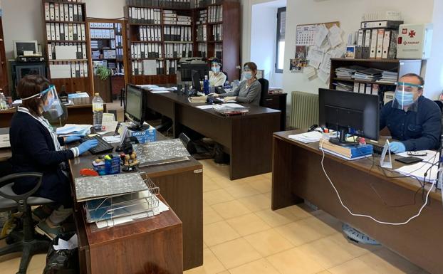 Los servicios que se prestan en el Ayuntamiento estarán abiertos al público con un horario reducido
