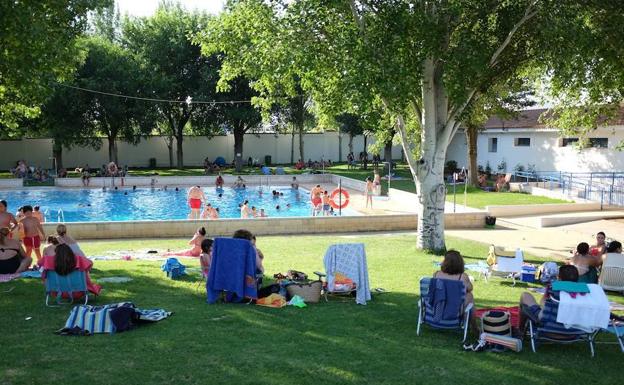 La decisión de no abrir la piscina municipal este verano ha sido «dura y complicada»