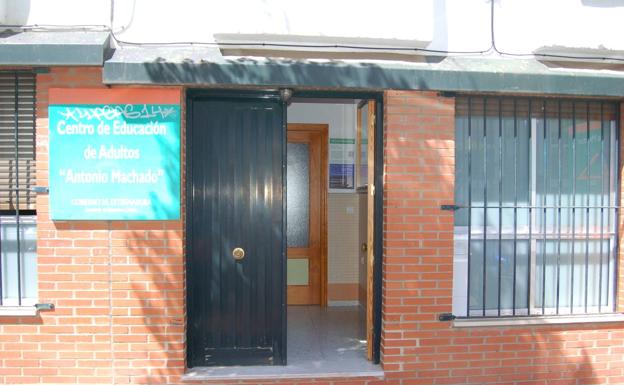 Los alumnos del Centro de Adultos Antonio Machado podrán retomar su formación presencial