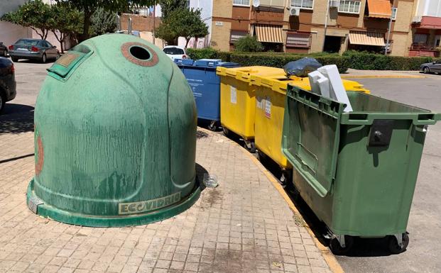 Los contenedores verdes vuelven a estar cerrados para evitar olores