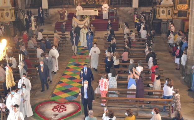 Sencilla y emotiva celebración del Día del Corpus en la parroquia de La Candelaria
