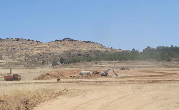La obra del macromatadero ya está en marcha con el movimiento de tierra