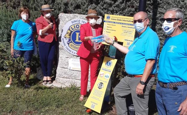 El Club de Leones continúa colaborando durante la pandemia con la donación de mascarillas, pantallas protectoras y dispensadores de geles hidroalcohólicos