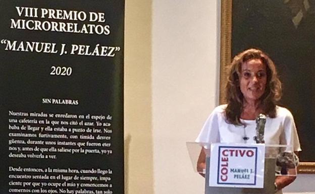 Margarita del Brezo recogió agradecida el VIII Premio de Microrrelatos del Colectivo Manuel J. Peláez | Zafra - Hoy