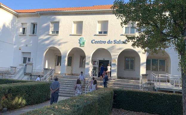 El PP pide que la atención médica en el centro de salud vuelva a ser presencial con las medidas de seguridad necesarias