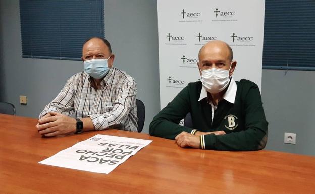 La AECC conmemorará el Día del Cáncer de Mama con una 'Caminata desde los balcones' con pañoletas que pondrá a la venta