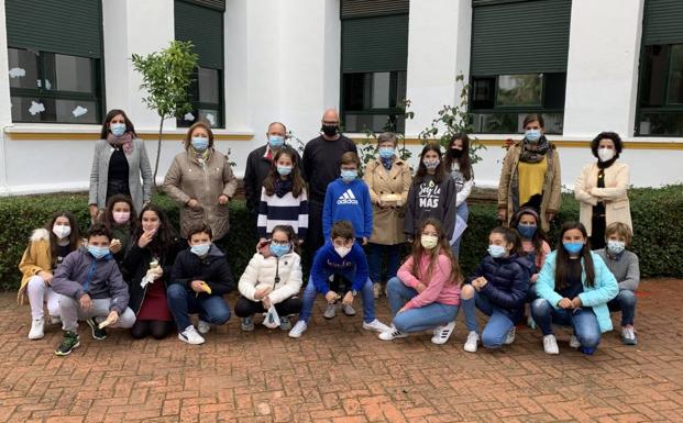 Los alumnos de quinto y sexto del colegio Pedro de Valencia recaudaron 400 euros para la AECC con su carrera solidaria