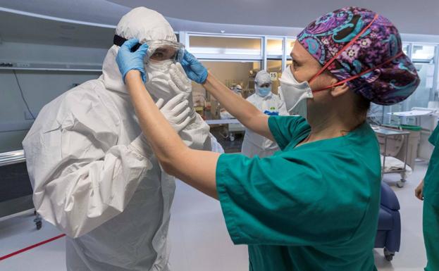 Las 40 altas dadas a personas que han estado afectadas por la covid-19 reducen de manera importante el total de casos positivos activos