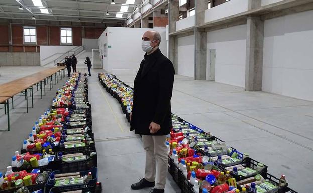 El Ayuntamiento ha repartido cestas de alimentos entre 105 familias necesitadas