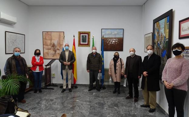 Nueve trabajadores municipales jubilados en 2020 reciben un homenaje del Ayuntamiento