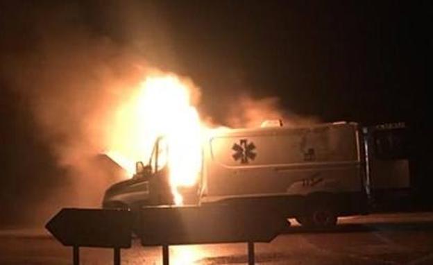 Una ambulancia sale ardiendo en Zafra sin causar heridos