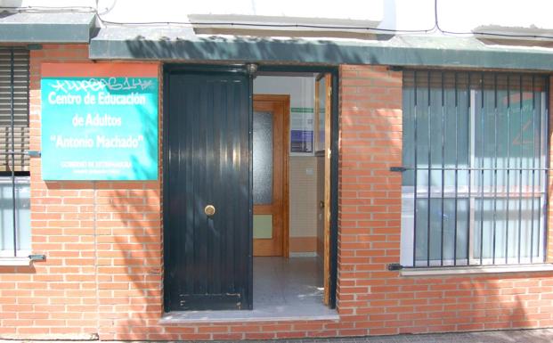 El Centro de Adultos Antonio Machado mantiene abierto el plazo de inscripción en los cursos de competencias clave