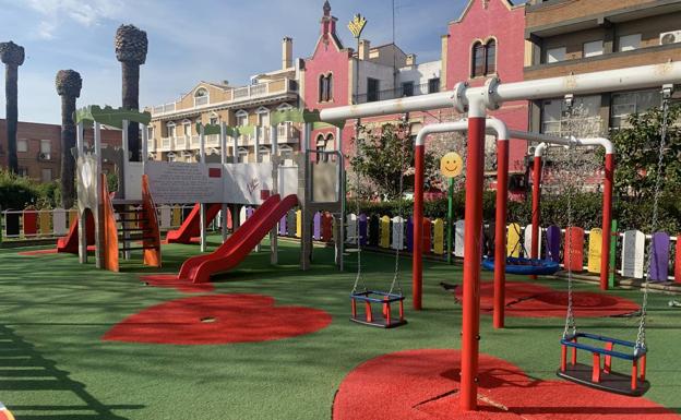 Los parques infantiles y las pistas deportivas de las barriadas vuelven a estar abiertas
