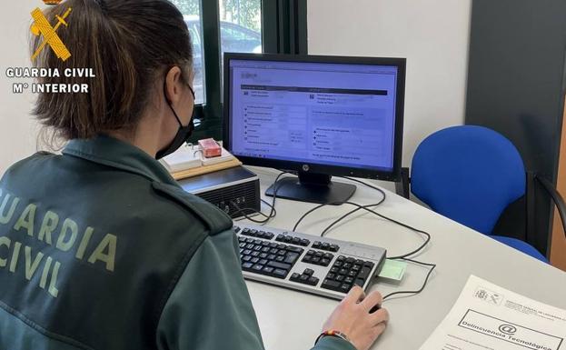 La Guardia Civil investiga a un vecino de Zafra y otro de Olivenza por simular y denunciar cargos no autorizados en sus cuentas bancarias