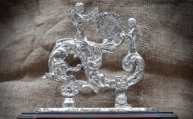 El paso del Cristo de los Desamparados ya tiene un nuevo llamador regalado por sus capataces y costaleros