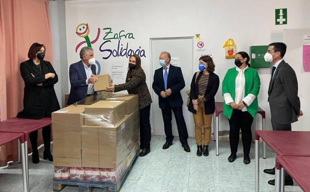 Zafra Solidaria recibe de 3.000 kilos de alimentos para sus familias