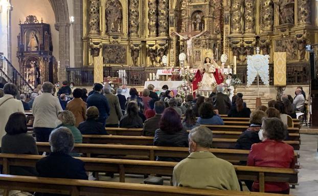 El Domingo de Quasimodo se celebró en La Candelaria con una misa emotiva y muy participativa