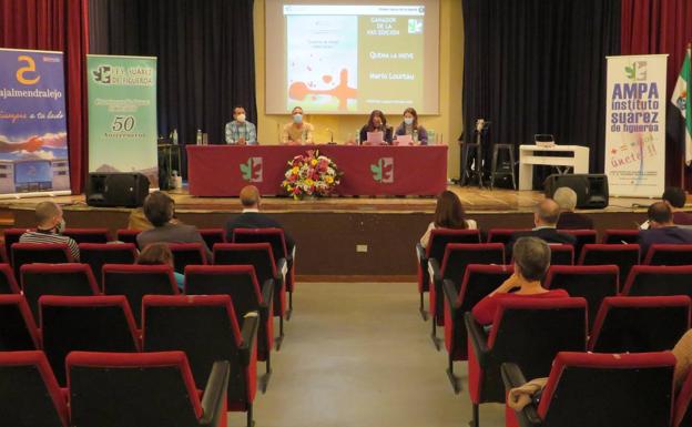 Mario Lourtau recogió el XXII Premio de Poesía García de la Huerta 2020 por 'Quema la nieve'