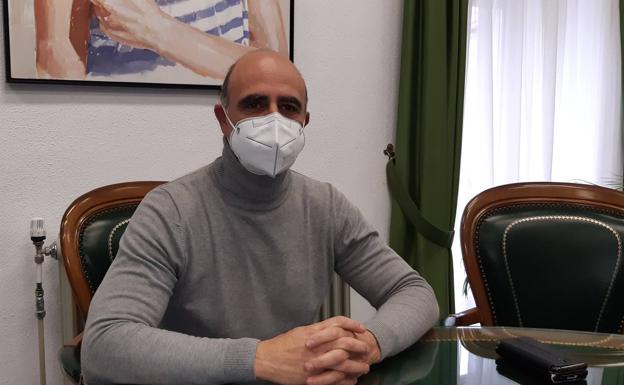 El alcalde considera que «la decisión unilateral de algunos agentes» de la Policía Local de patrullar a pie es una «medida de presión» al Ayuntamiento