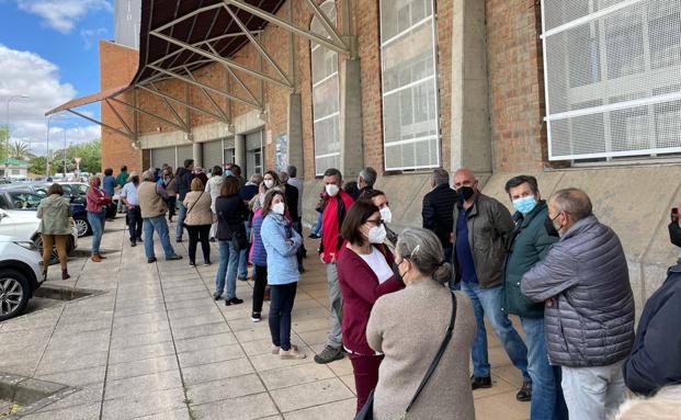 Más de 1.800 personas de Zafra y su comarca asistieron este martes a la vacunación masiva