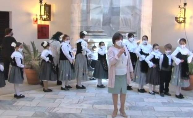 Los Coros y Danzas El Castellar entregaron los premios de los Juegos Florales de la Poesía en un acto sencillo y emotivo