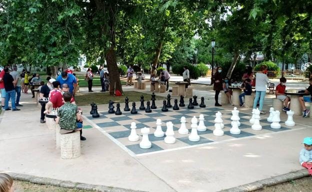 Viernes de ajedrez en el PArque de la Paz