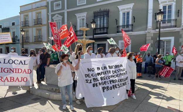 El comité de empresa del Ayuntamiento informa a los trabajadores sobre el estado de la negociación de la RPT con una nueva concentración