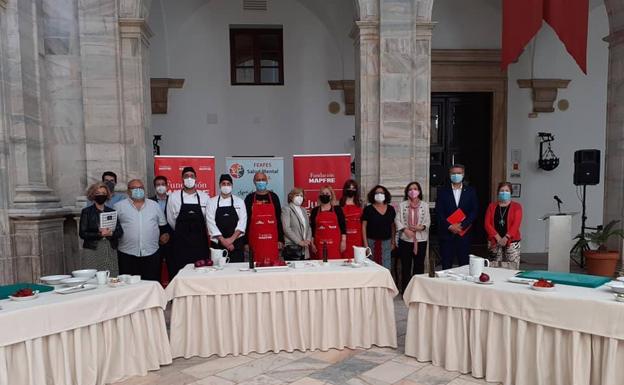 Usuarios de Feafes Zafra demuestran sus capacidades gastronómicas de la mano del chef José Ismael Serano Moreno