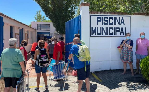 La piscina municipal ha inaugurado la temporada de baños este lunes 5 de julio