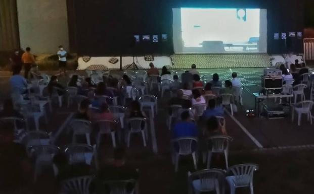 Este miércoles vuelve el Cine de Verano al exterior del Teatro de Zafra con 'Especiales'